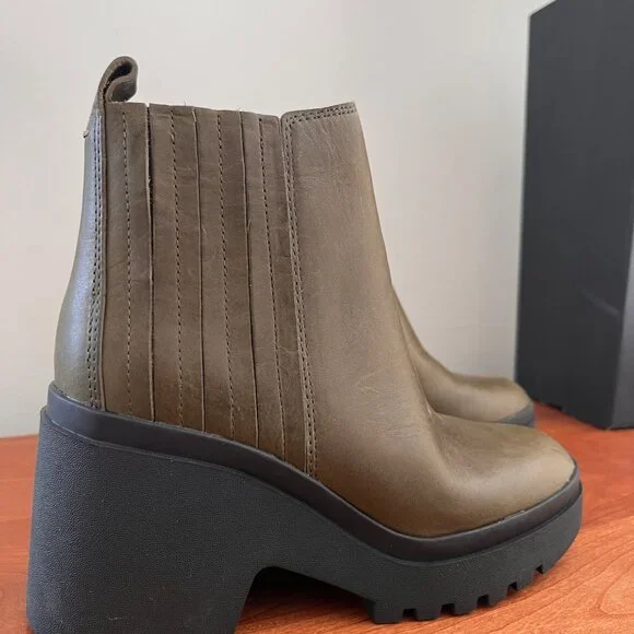 Eileen Fisher Kat Chelsea Boot in Olive Leather w/ Lug Sole - Sz 6.5 - Picture 5 of 9